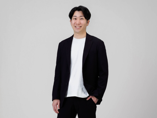 眉毛サロンナビ編集長杉田