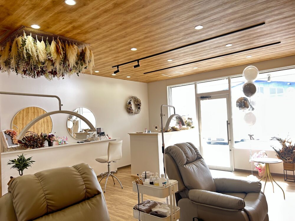 neige 眉毛専門サロン店内